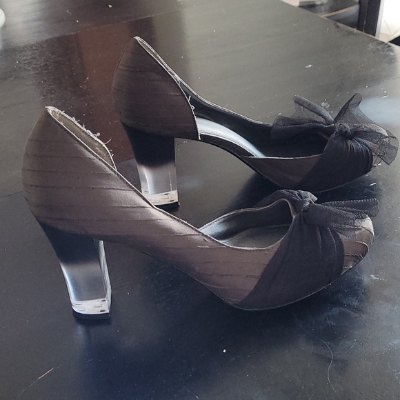 Simply Vera Vera Wang charcoal heels size 10 - Picture 2 of 5